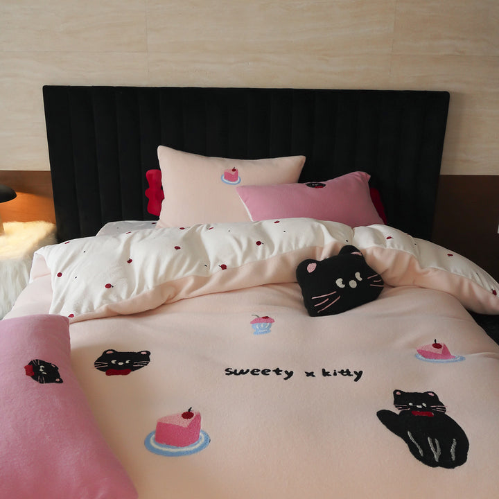 Quilted fleece bedding set with dog motifs and paw embroidery.