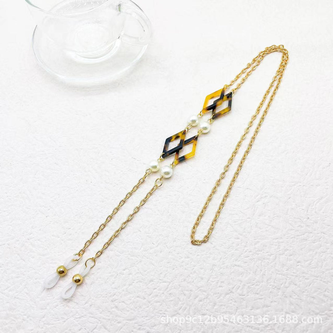 Elegant Geometric Necklace Stornfield