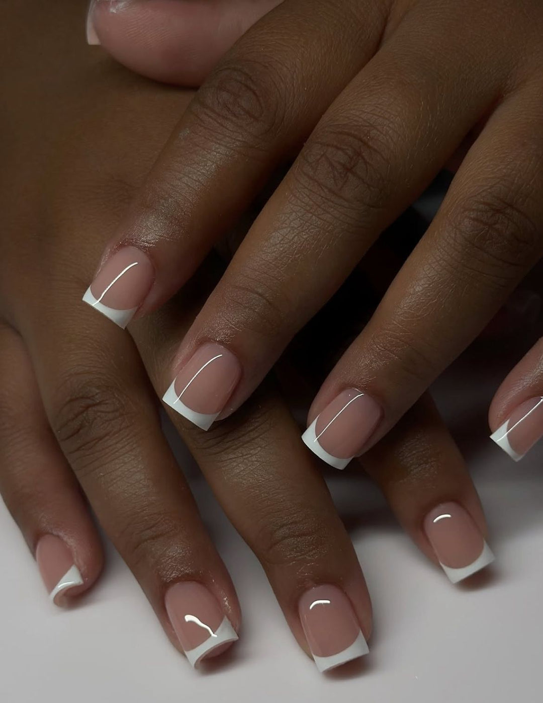 Elegant Artificial Nails with French Manicure and Glitter Effects Stornfield