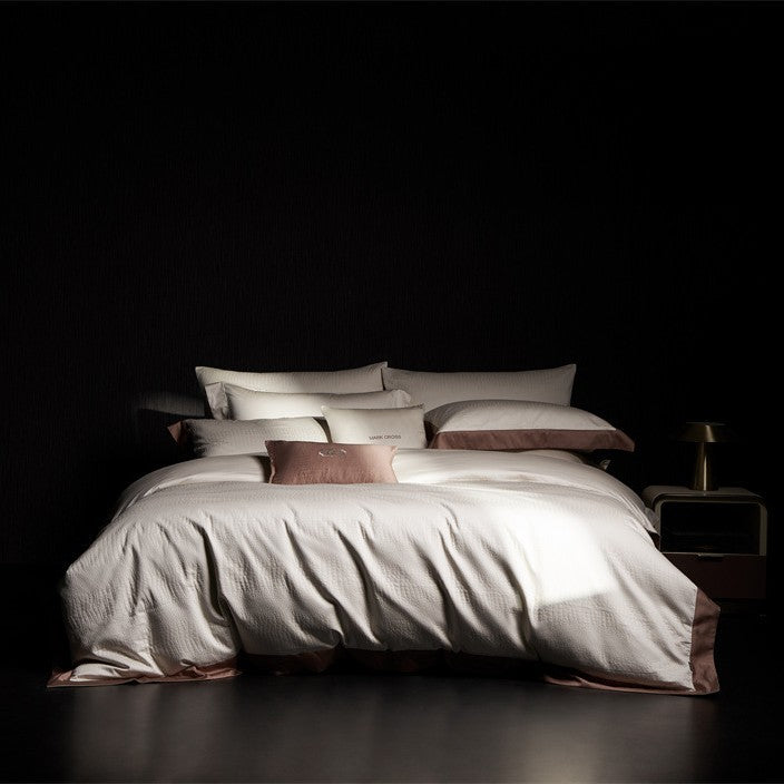 Satin bed linen set with reversible function, extra soft shine and contrasting trim