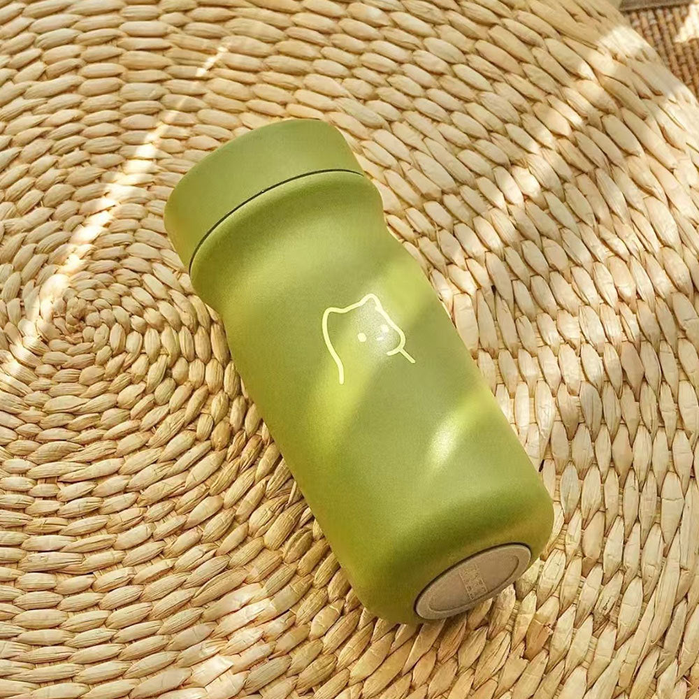 Women's insulated drinking bottle with secure flip lid and stylish animal design Stornfield