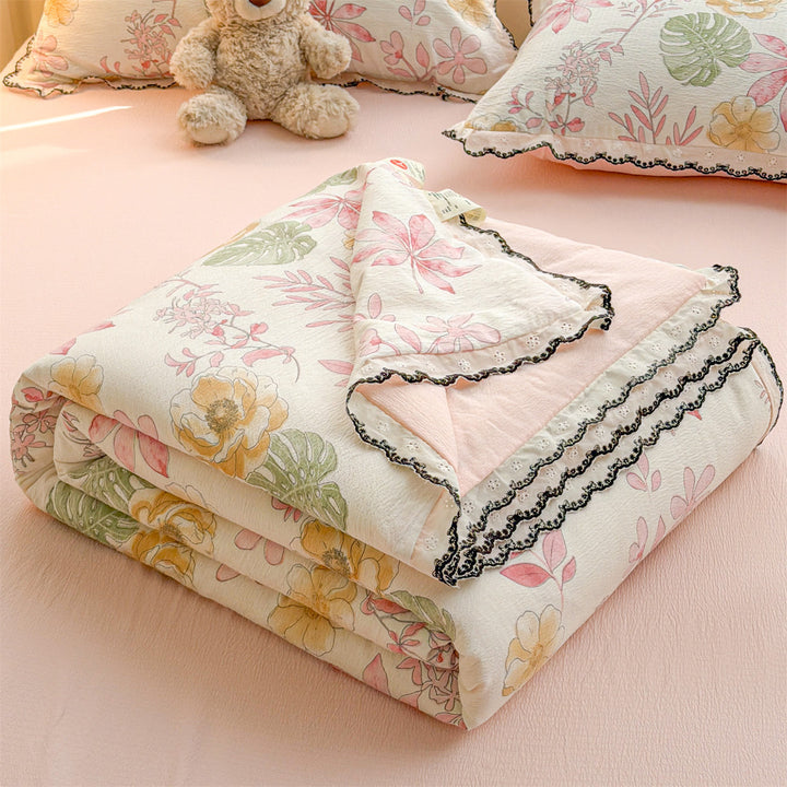 Flower Patterned Quilted Bedspread Set