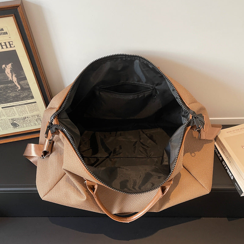 Practical sports travel bag with reinforced shoulder strap Stornfield