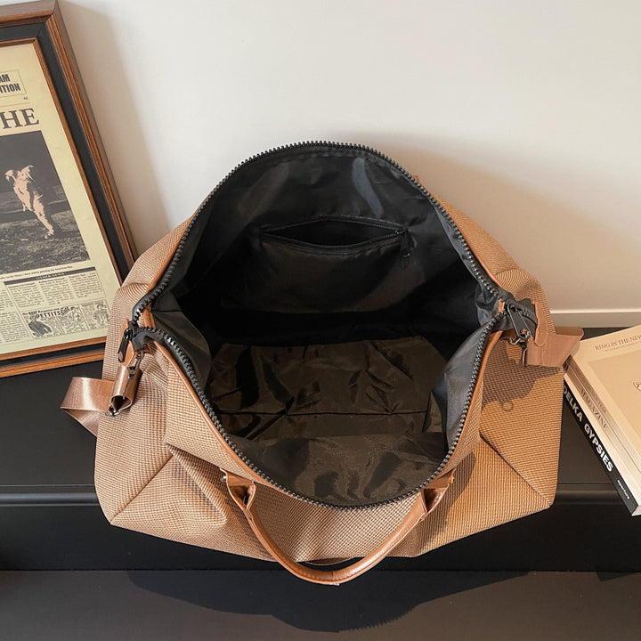 Practical sports travel bag with reinforced shoulder strap Stornfield