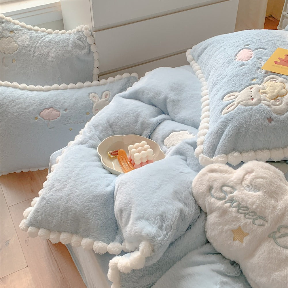 Cozy velvet bedding set for children with embroidered cloud motifs and pompom border