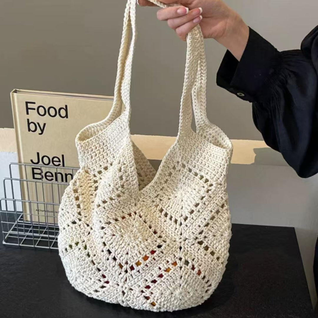 Handbag made of braided natural material with tassel details Stornfield