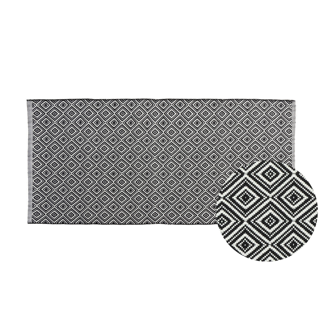 Modern runner made of handwoven cotton with geometric diamond pattern