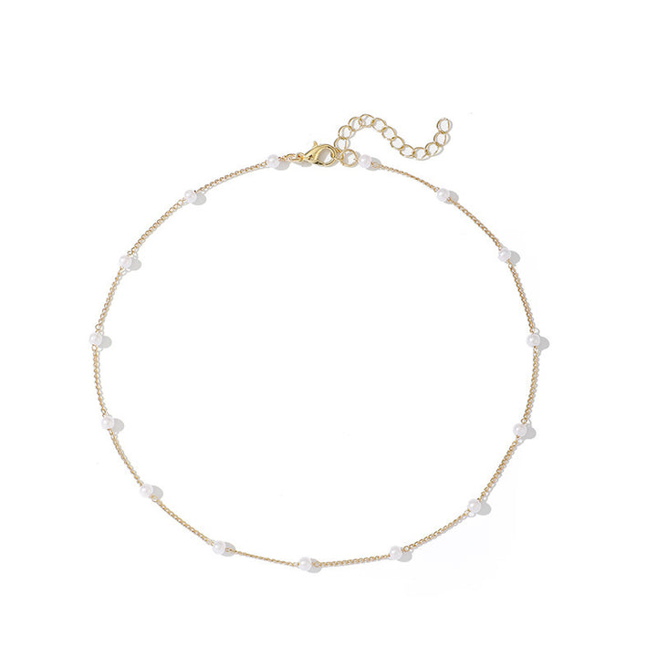 Delicate Pearl Necklace with Fine Gold Stand Stornfield
