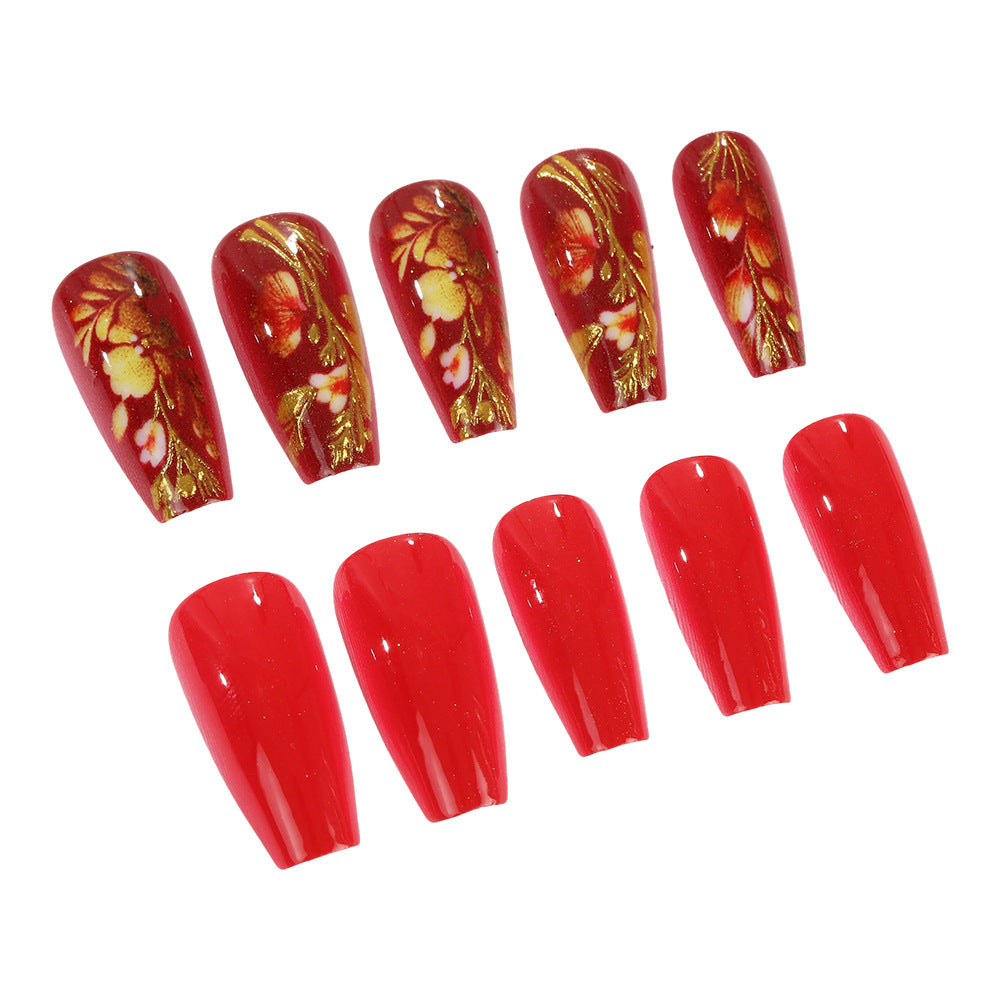 Artful nail tips in an elegant flower pattern Stornfield