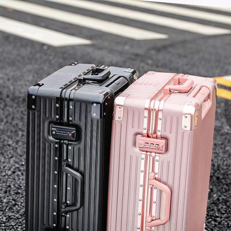 Men's Premium Lightweight Hard-Shell Travel Suitcase Stornfield