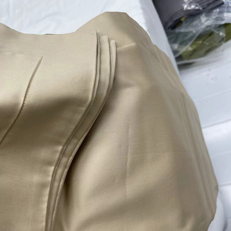 Cooling satin bedding set with anti-wrinkle finish and concealed zipper
