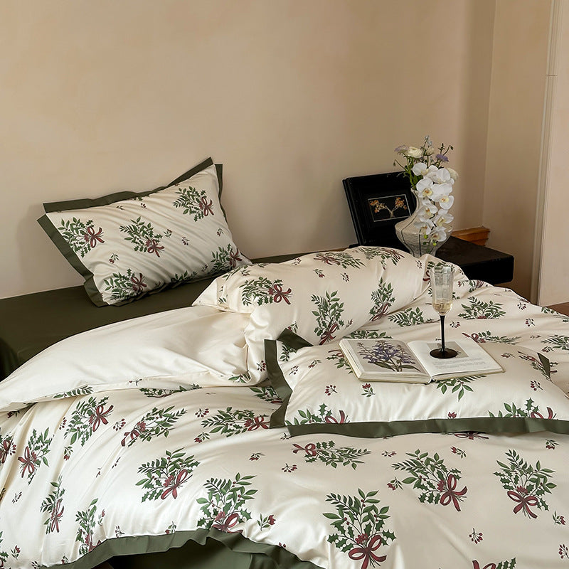 Cotton satin bedding set with floral wreaths, hotel closure and contrasting hem
