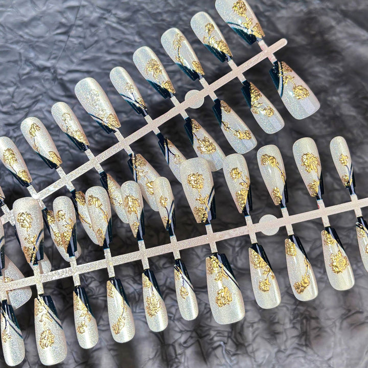 Elegant Press-On Nail Art Set with Glittering Metallic Accents