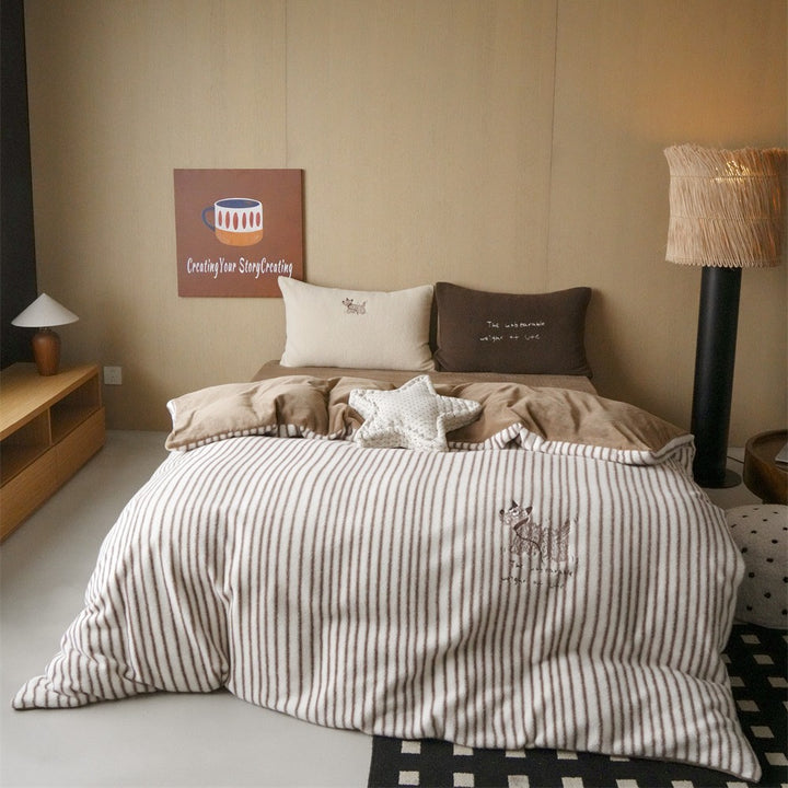 Fluffy reversible bedding set with polka dot design and plush applications
