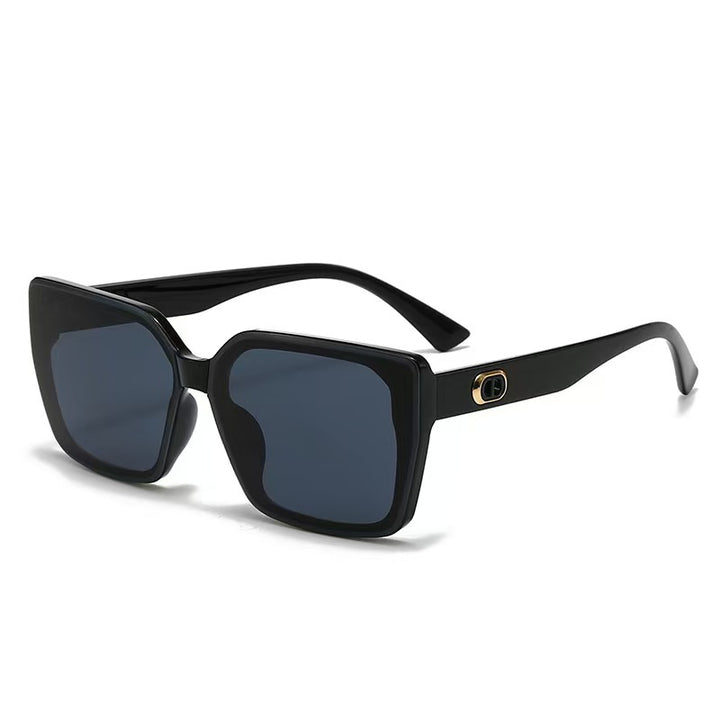 Women's oversized sunglasses with sturdy frame and subtle lenses Stornfield