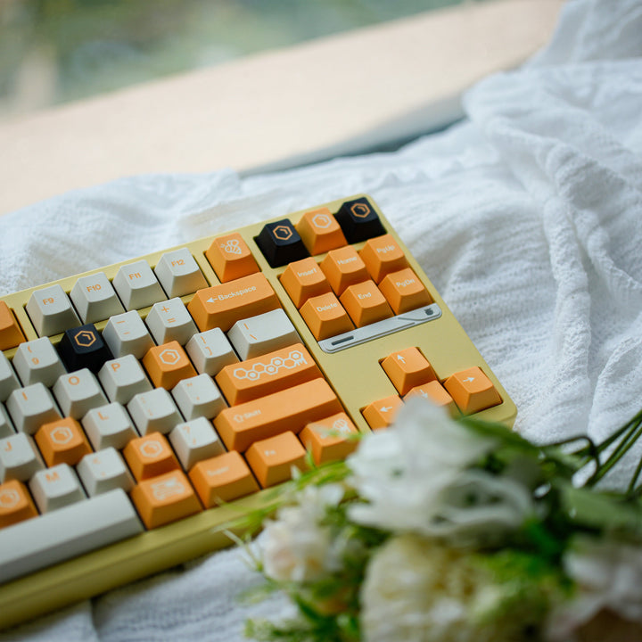 Retro-themed Mechanical Keyboard Stornfield