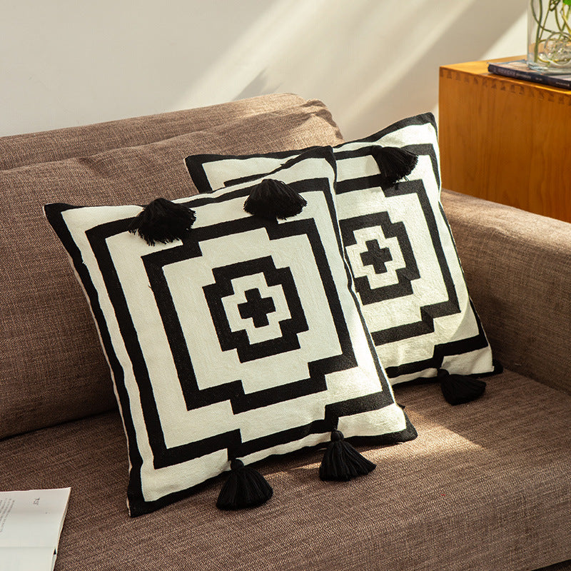 Decorative square decorative cushion with jacquard fabric and decorative tassels Stornfield