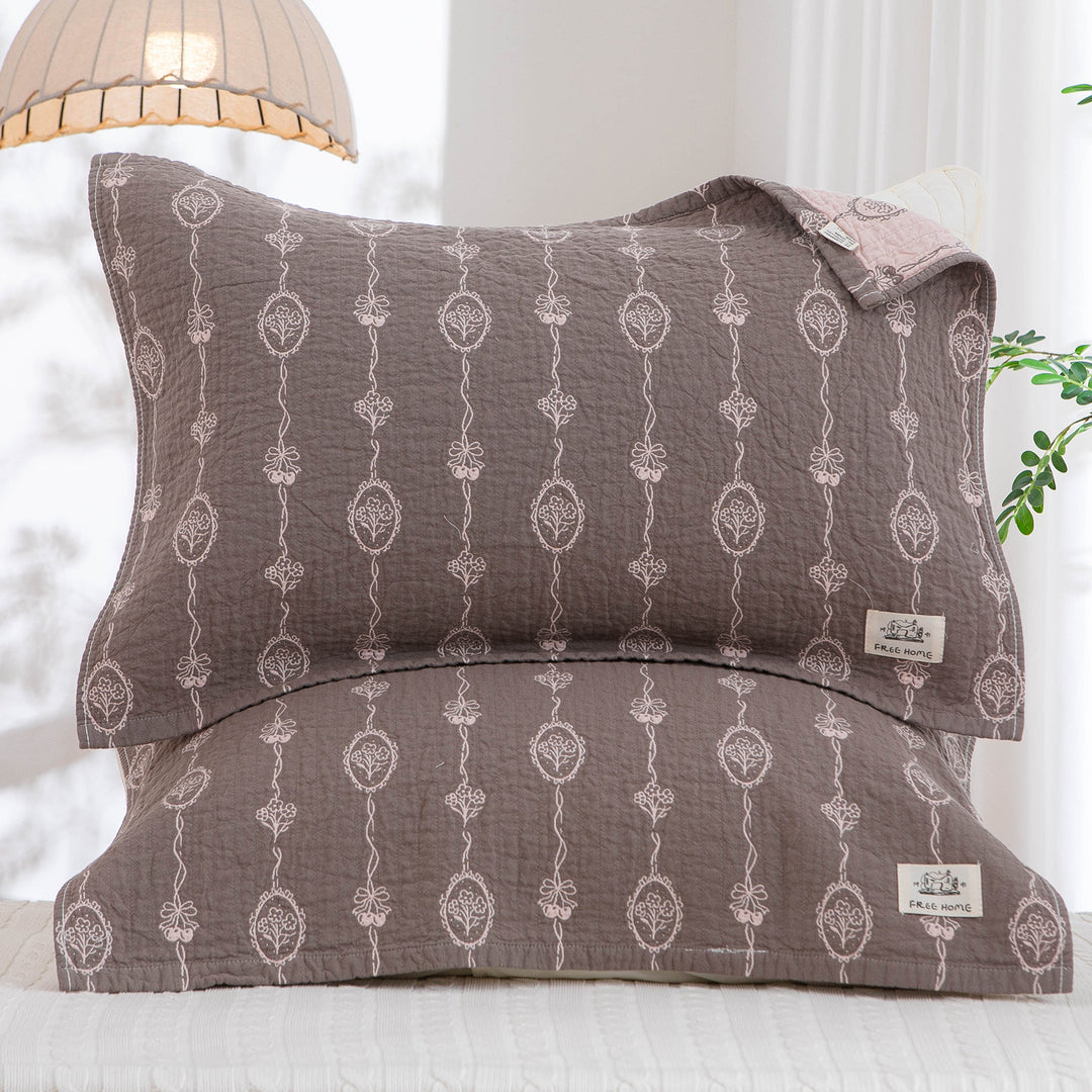 Women's pillowcase with modern checkered pattern Stornfield