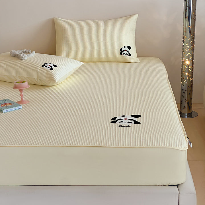 Padded mattress pad with ribbed structure, elastic fitted edge, and panda embroidery