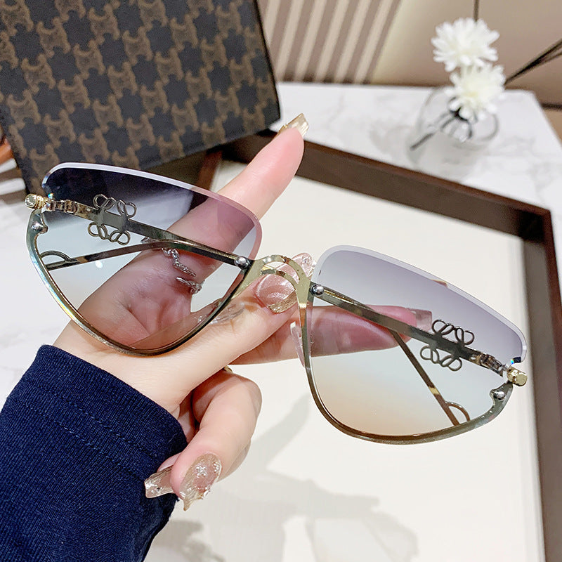 Ladies extravagant sunglasses with modern, geometric frame Stornfield