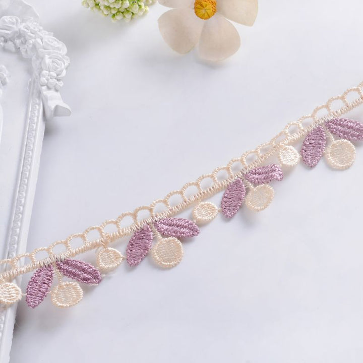 Delicate lace trim Stornfield