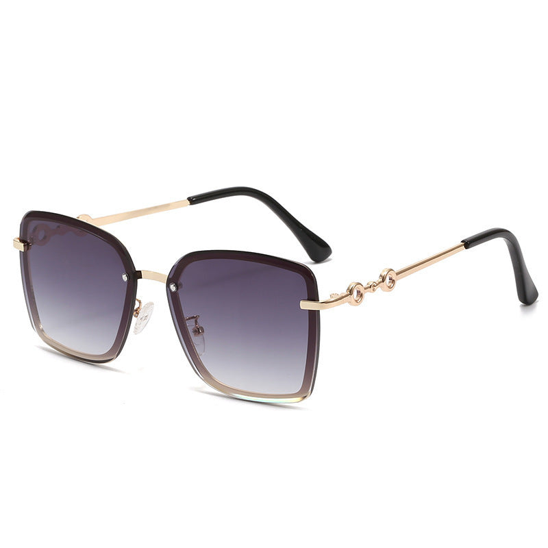 Women's square sunglasses with mirrored lenses and elegant detail Stornfield