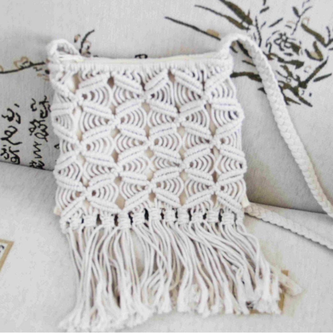 Hand-knotted macrame bag with fringes Stornfield