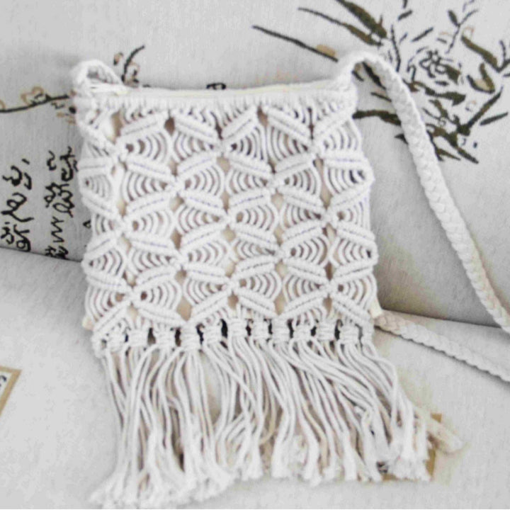 Hand-knotted macrame bag with fringes Stornfield