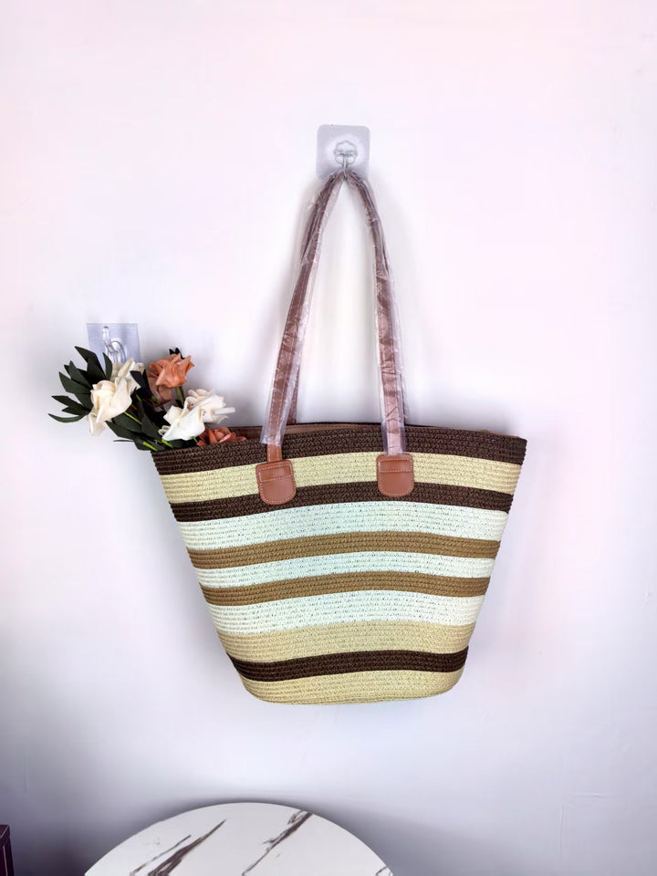 Summery beach bag and sun hat Stornfield