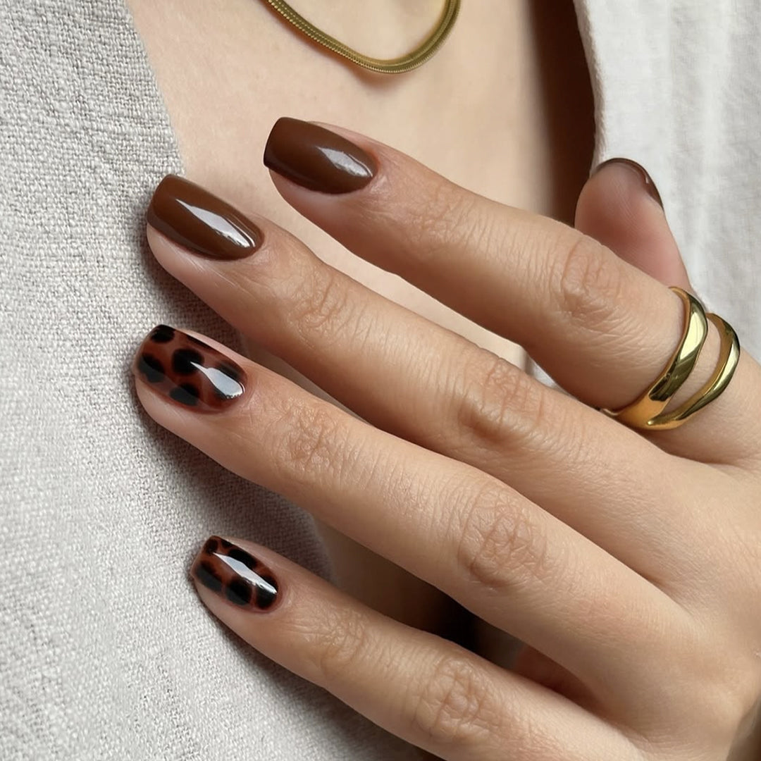 Nail art set with elegant leopard pattern Stornfield