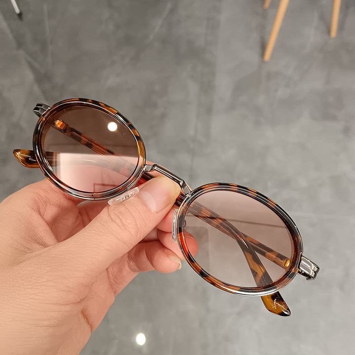 Women's round sunglasses with lightweight lenses and gold accents Stornfield