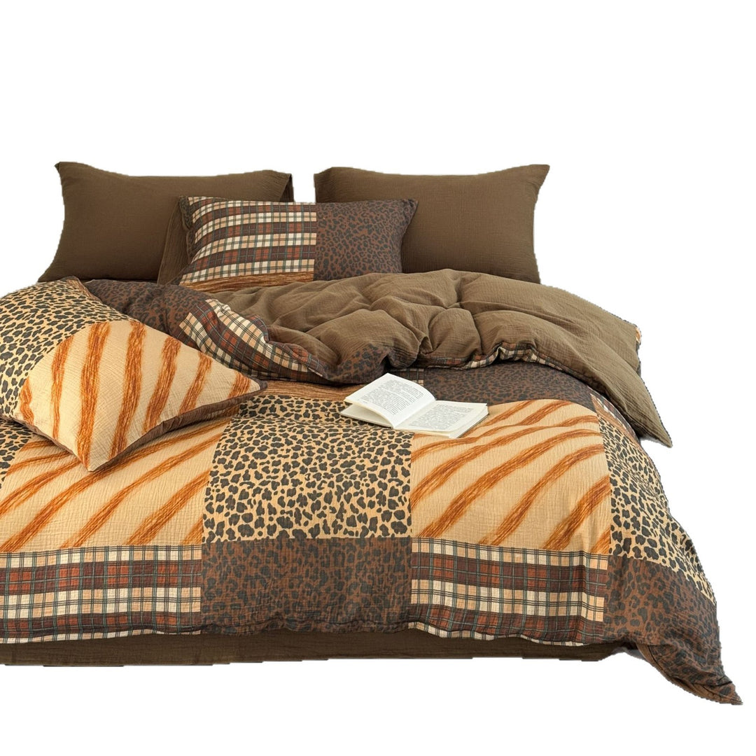 Patchwork bedding set with animal and check pattern design