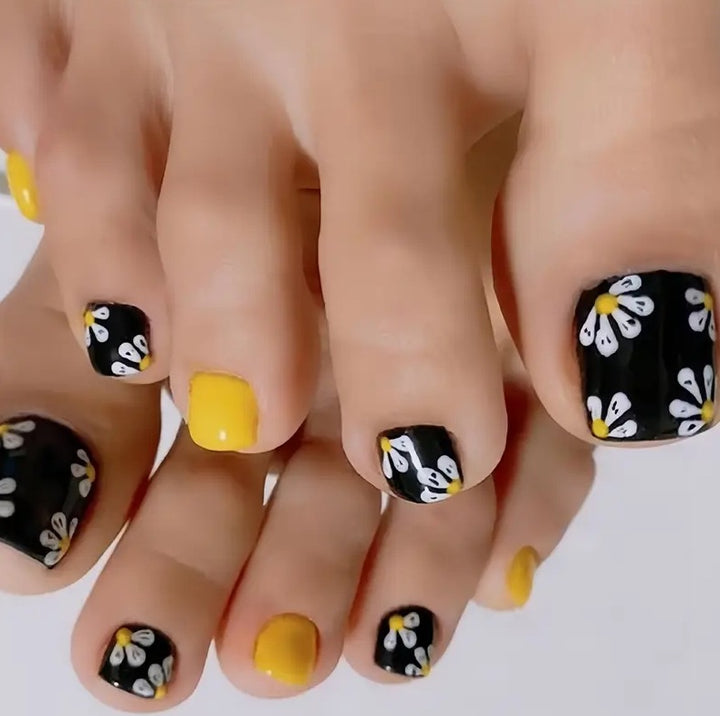 Floral Design Nail Art Stornfield