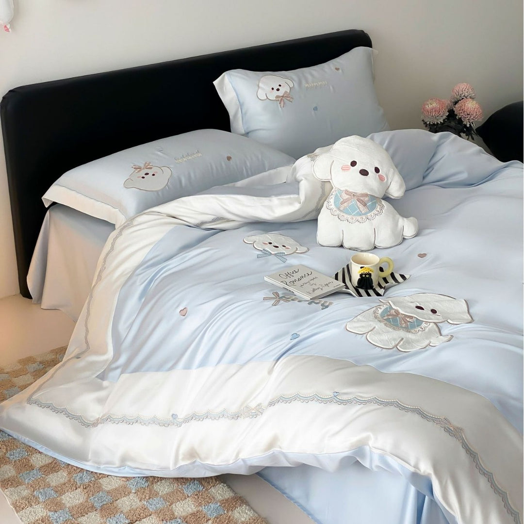 Children's bedding set made of cotton satin with embroidered dog appliqués and cuddly plush toy