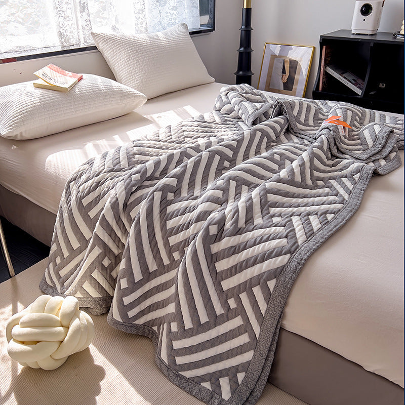 Lightweight Quilted Cotton Coverlet with Matelassé Raised Circle Pattern