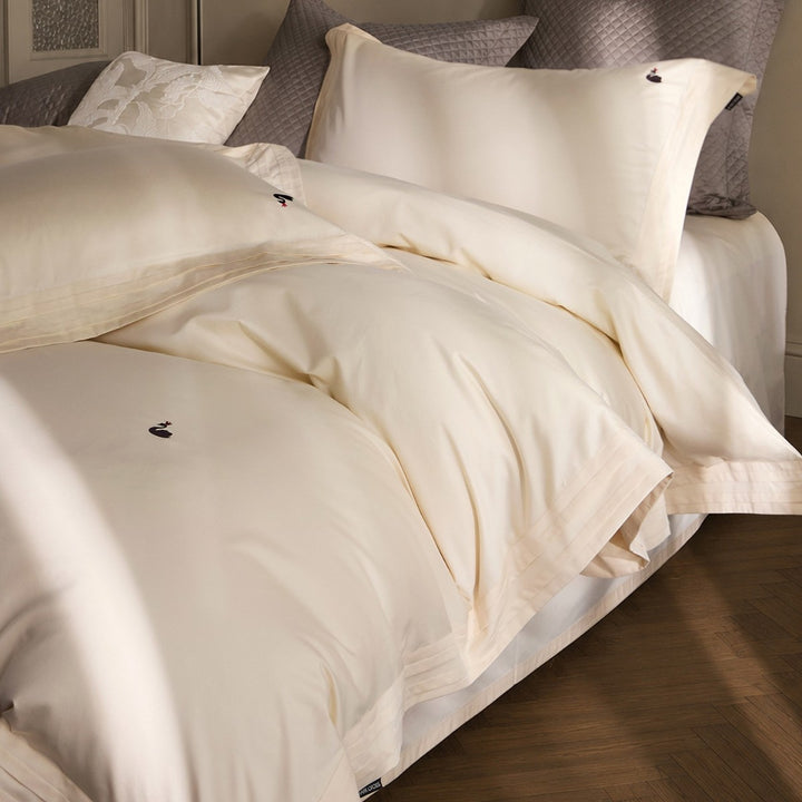 Fine-made duvet cover set made of Mako cotton with subtle monogram embroidery & pleated border