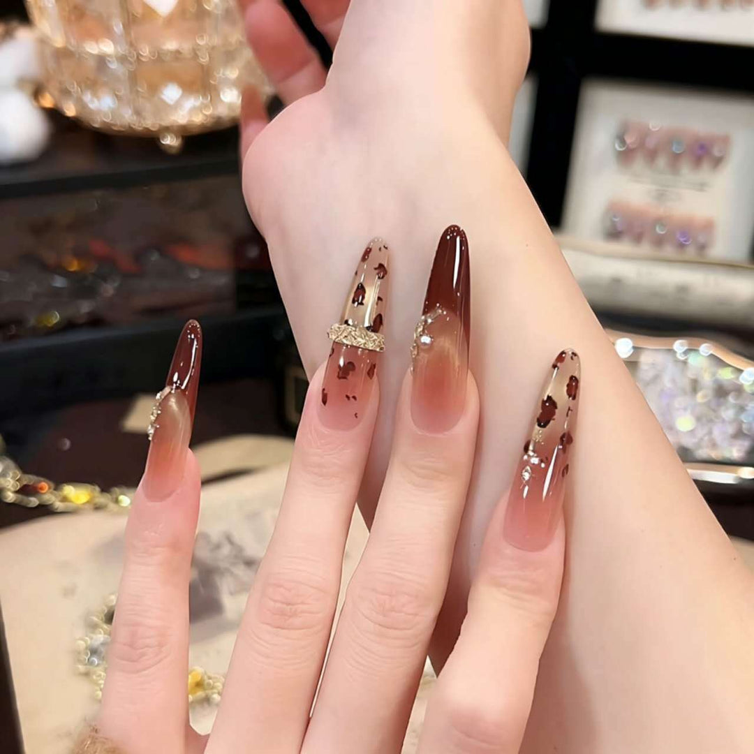 Decorative Press-On Nail Art Set with Artistic Leopard Accents