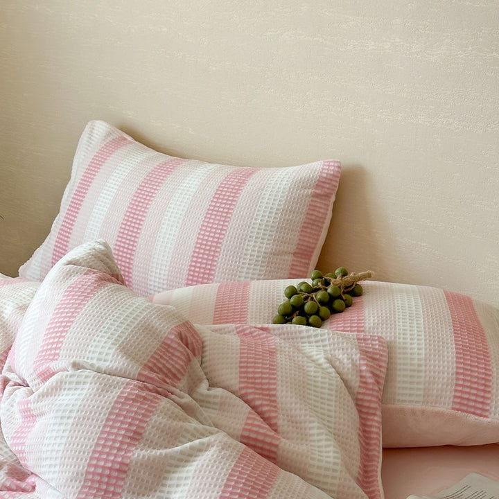 Striped waffle texture bed linen set with reversible function and breathable cotton mix