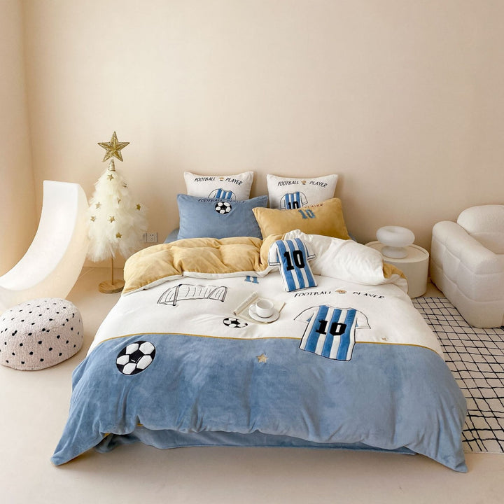 Cozy children's bedding in soccer design made of velvet complete set