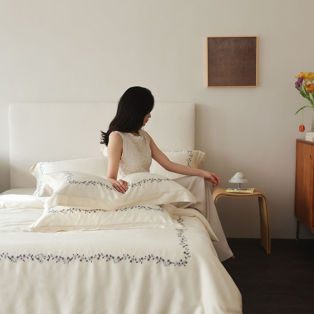 Premium Micro-Sateen Bed Linen Set with Delicate Chain-Stitch Border and Hidden Closure