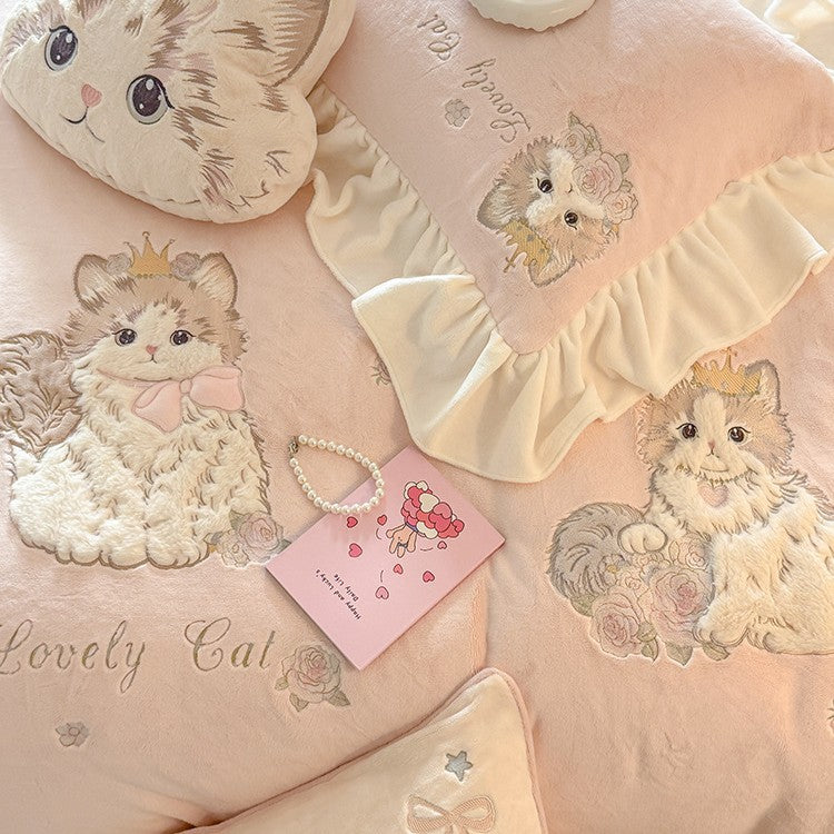 Plush bedding set with 3D cat appliqué and frill