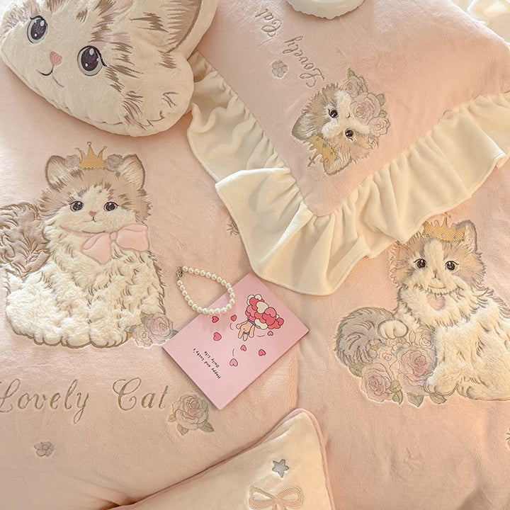 Plush bedding set with 3D cat appliqué and frill