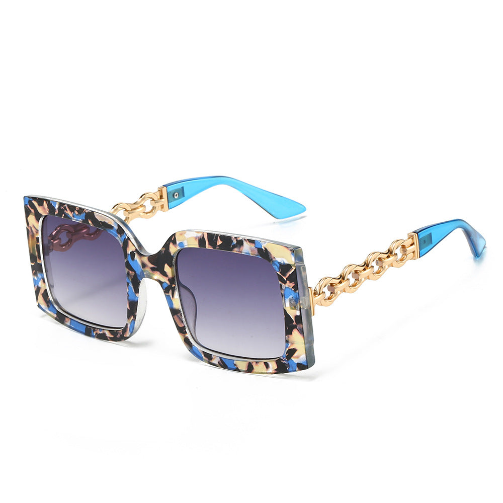 Ladies elegant sunglasses with luxurious chain details Stornfield