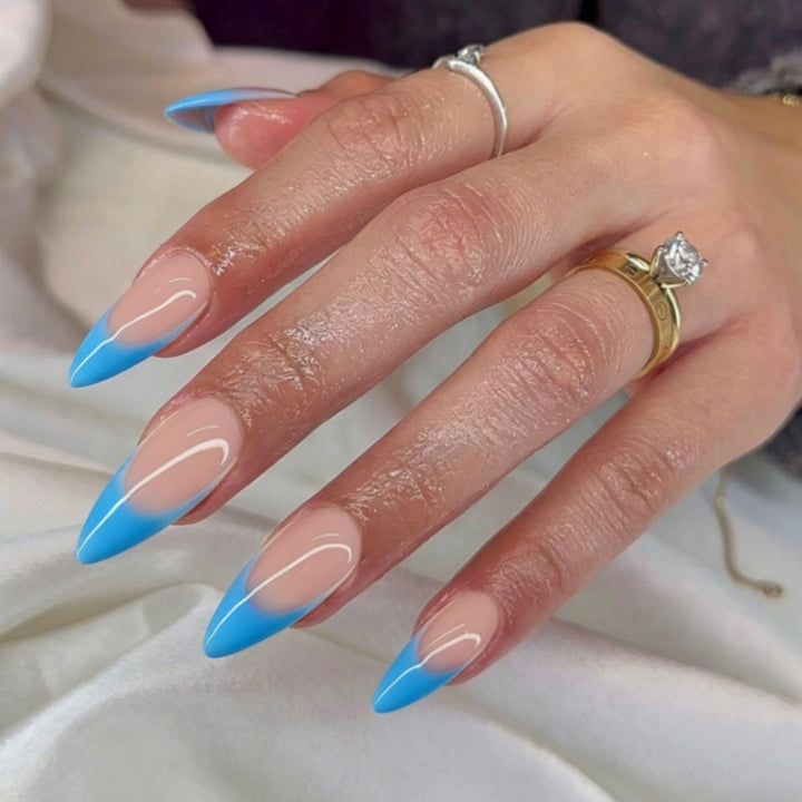 Artificial nails with elegant gradient color and lace design Stornfield