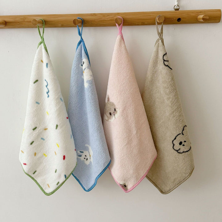 Cuddle blanket for baby and toddler with cute dog motif and soft microfleece