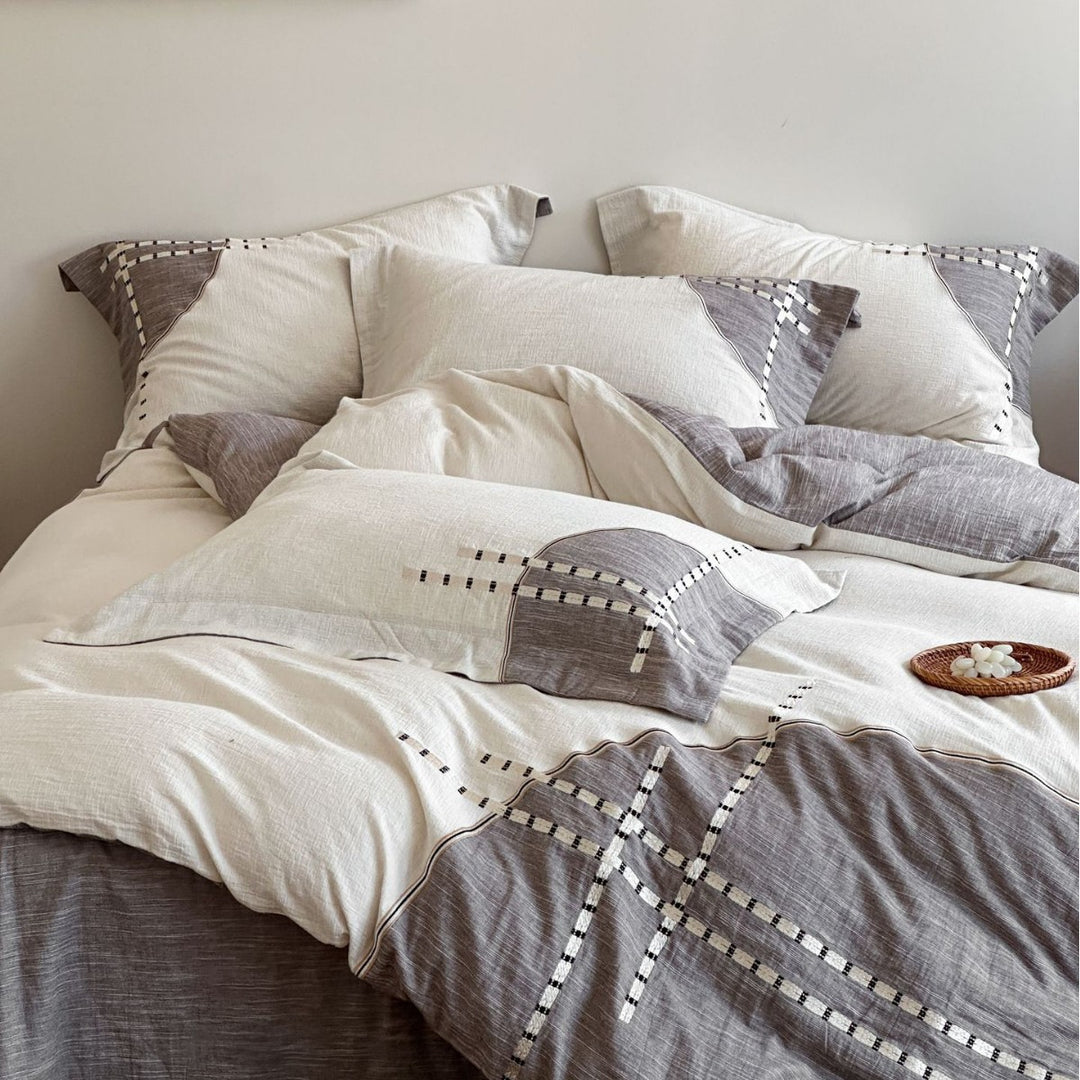 Reversible bedding set made of cotton-linen blend with embroidered check pattern