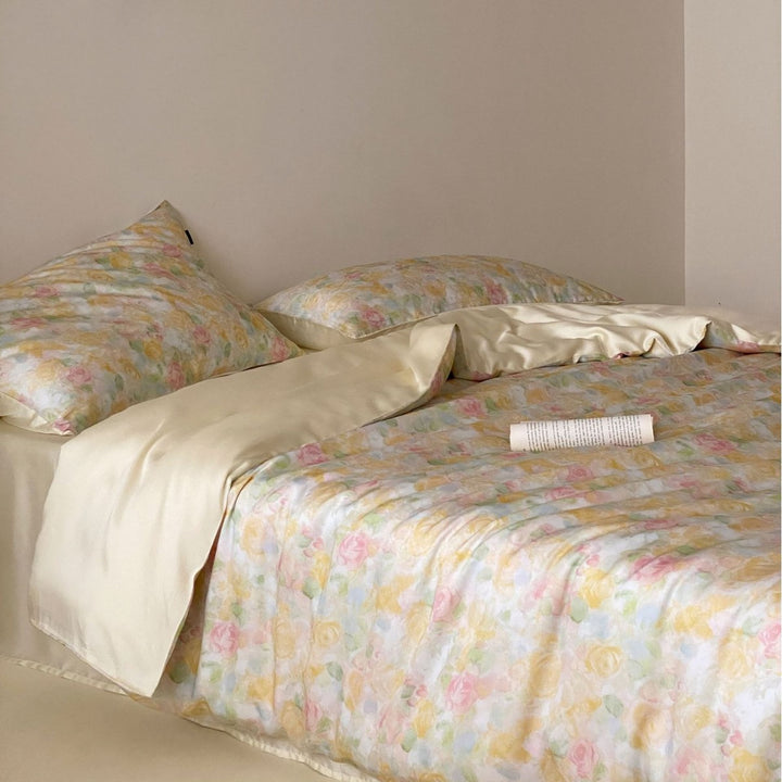 Bedding set made of cotton satin with floral vintage print