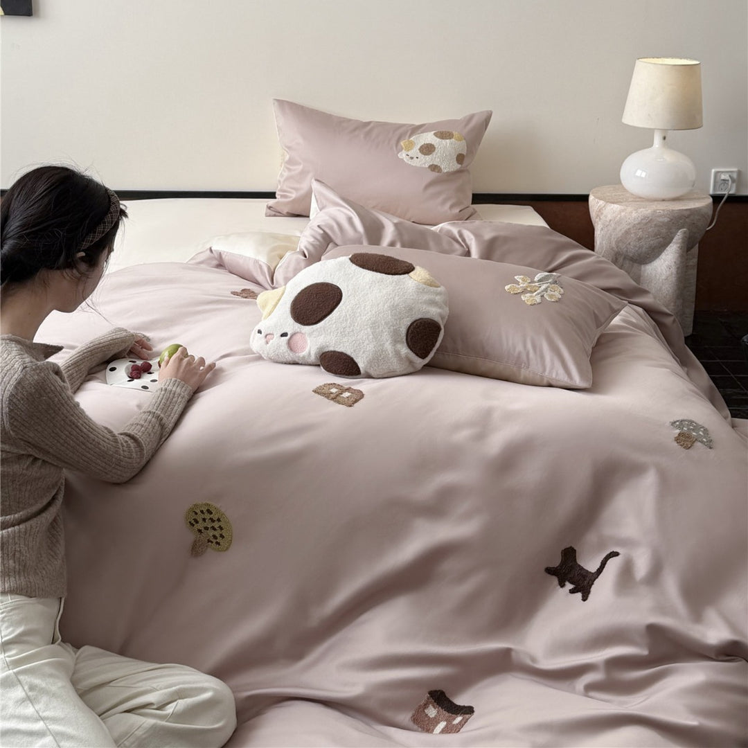 Reversible Satin-Cotton Duvet Cover Set with Embroidered Cat Appliqué and Deep-Pocket Fitted Sheet