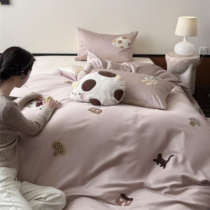 Reversible Satin-Cotton Duvet Cover Set with Embroidered Cat Appliqué and Deep-Pocket Fitted Sheet