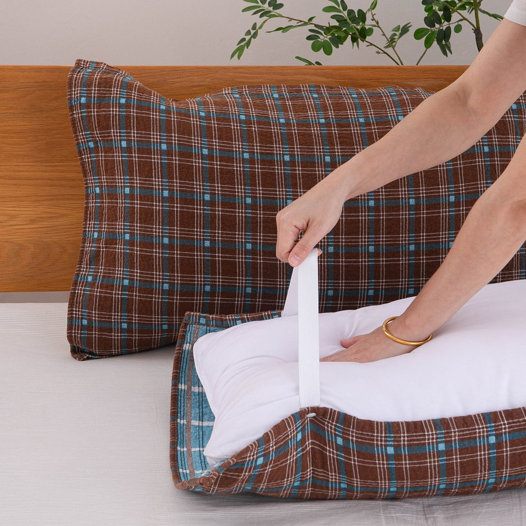 Unisex pillow with practical carrying handle Stornfield